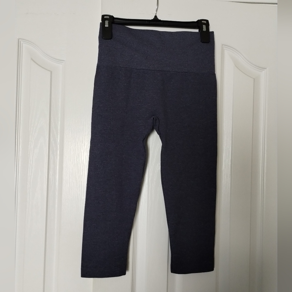 Navy Capri Leggings NWOT Size M/L